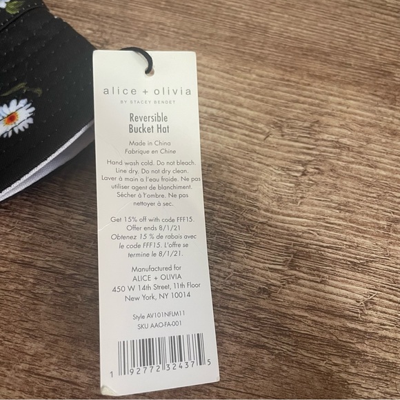 NWT Alice + Olivia Reversible Daisy Bucket Hat Black and White One Size - Picture 3 of 4